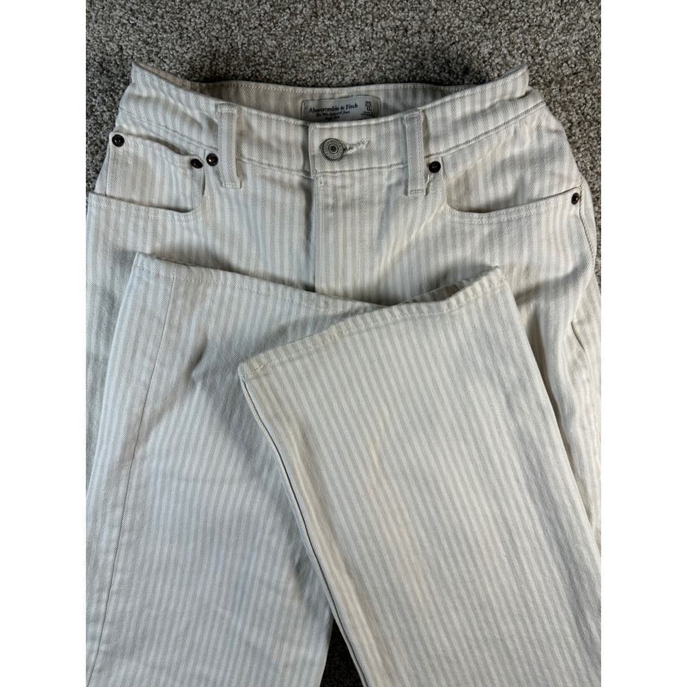 Abercrombie & Fitch Curve Love 90s Relaxed Jean High Rise Striped Cream 25 0s